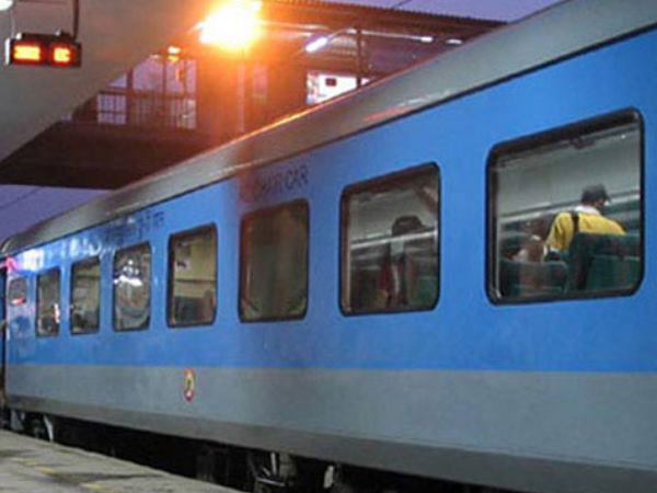 IRCTC की वेबसाइट और ऐप से बुक करें कैब