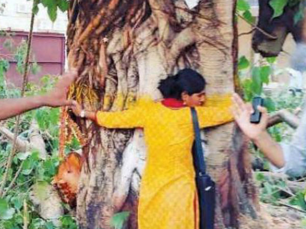  स्त्रियों ने भारी संख्या में भाग लिया 