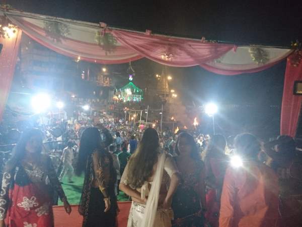 Dance of girls in Manikarnika ghat of Varanasi