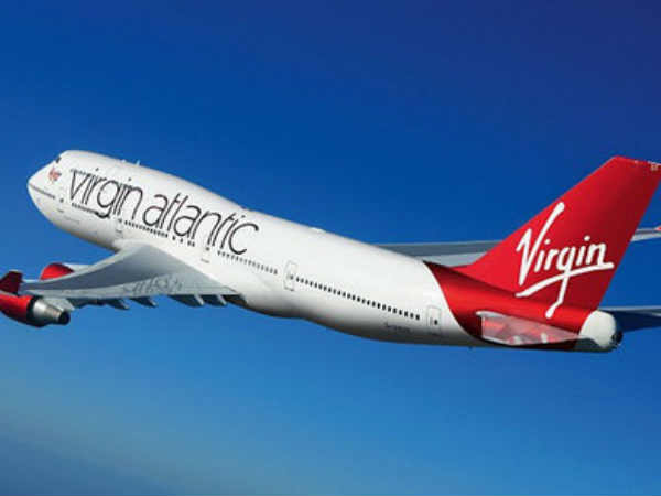 बाथरूम से पहले अनजान व्यक्ति निकला