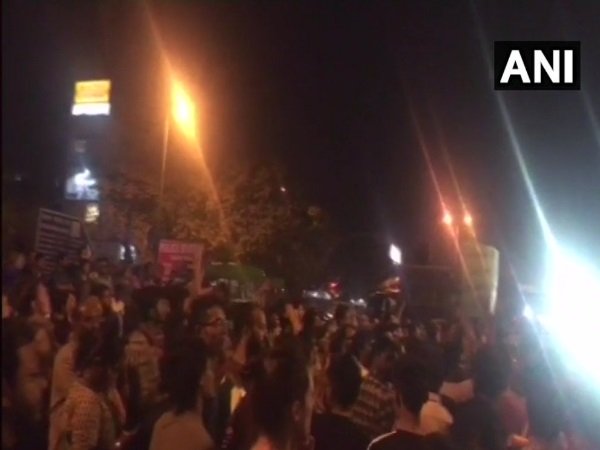 पुलिस ने दर्ज किए छात्राओं के बयान