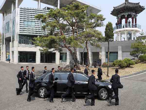 वेल ट्रेंड बॉडी गार्ड्स