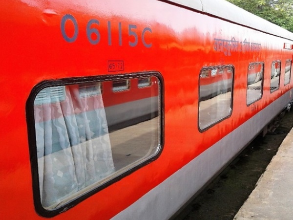 एसी सेकंड क्लास में घटे हैं यात्री एसी सेकंड क्लास में घटे हैं यात्री