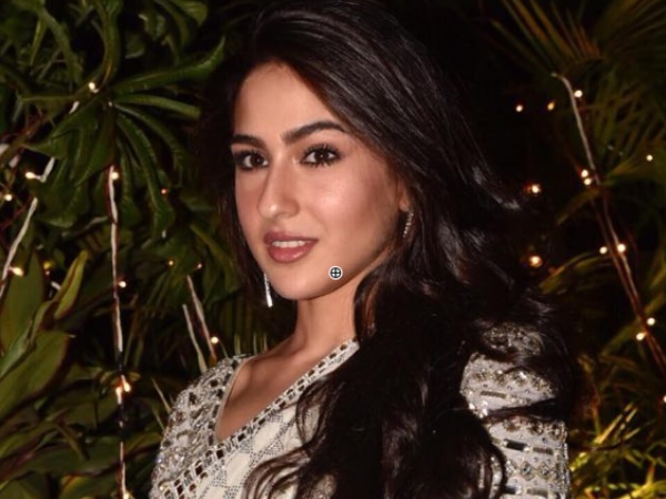 सफेद साड़ी में सारा ने कुछ यूं गिराईं बिजलियां