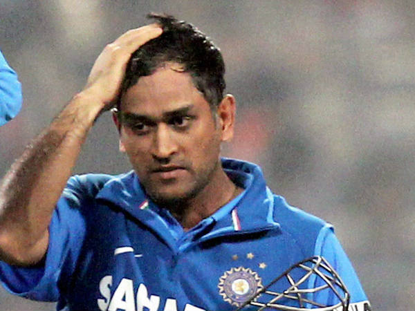 2016 में धोनी ने तोड़ा कंपनी से करार