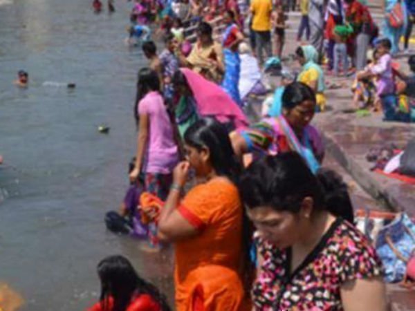 108 परिक्रमाएं करें 