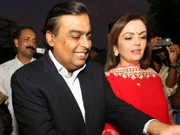  मुकेश अंबानी को पहली नजर में हुई थी नीता से मोहब्बत