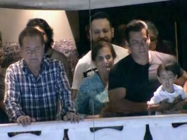 बॉलीवुड का मिला साथ बॉलीवुड का मिला साथ