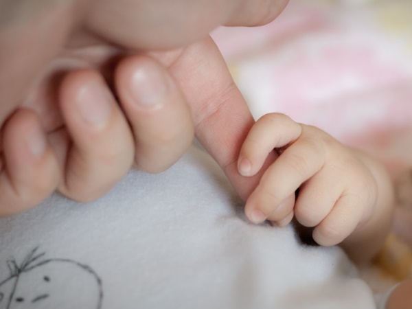 मां ने लाखों रुपये के लिए बेचना चाहे बच्चे के अंग