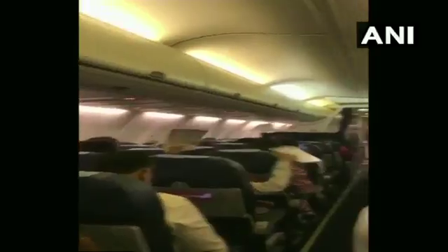 VIDEO: जेट एयवरेज की फ्लाइट में यात्रियों मे मारे मच्छर, कंपनी ने दी ये सफाई