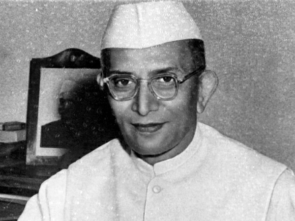 आज मोरारजी देसाई की पुण्यतिथि आज मोरारजी देसाई की पुण्यतिथि