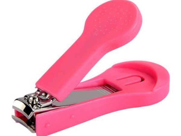 निगल लिया नेल कटर