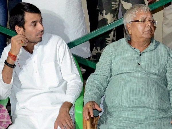 अस्पताल पहुंचकर लिया पिता का आशीर्वाद