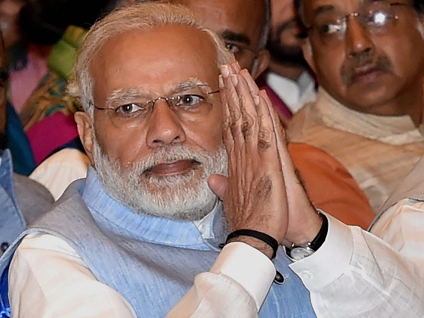 ट्विटर यूजर्स समेत कांग्रेस ने उठाए सवाल ट्विटर यूजर्स समेत कांग्रेस ने उठाए सवाल