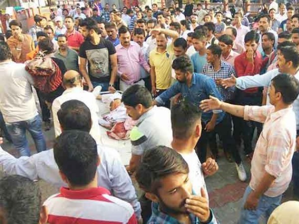 बीस छात्रों के शव बरामद