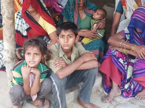 A husband killed his wife in front of children in Agra