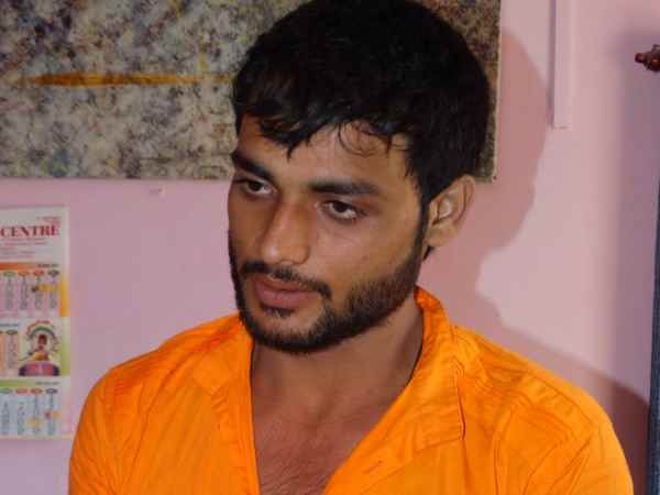 थाने में जाकर किया सरेंडर