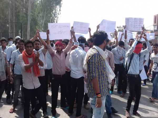 engineering students shot death in allahabad