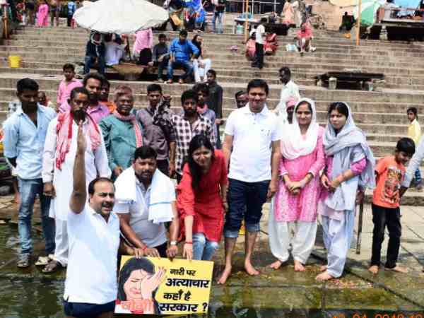 Protest against Yogi govt on Unnao rape case in Varanasi