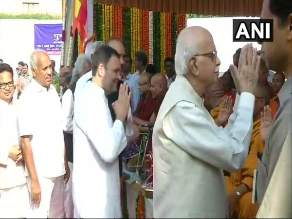 #AmbedkarJayanti: संसद में आयोजित कार्यक्रम में पहुंचे तमाम नेता,राष्ट्रपति, उपराष्ट्रपति,पीएम मोदी और राहुल ने दी श्रद्धांजलि #AmbedkarJayanti: संसद में आयोजित कार्यक्रम में पहुंचे तमाम नेता,राष्ट्रपति, उपराष्ट्रपति,पीएम मोदी और राहुल ने दी श्रद्धांजलि