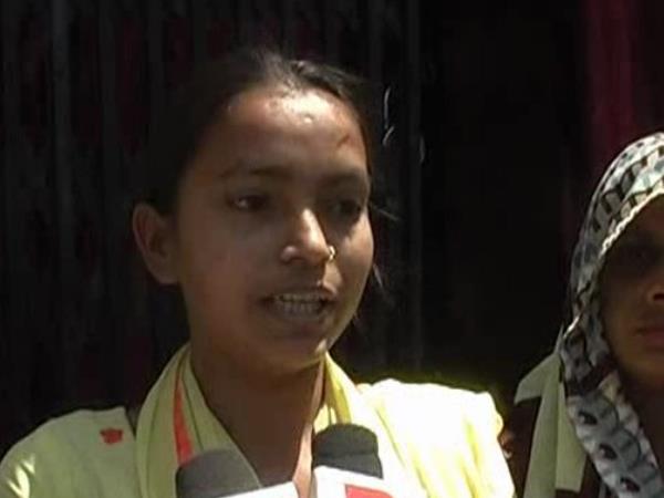 Dalits daughter told Smriti Irani big problem in Amethi