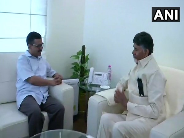  केजरीवाल से मिले थे नायडू