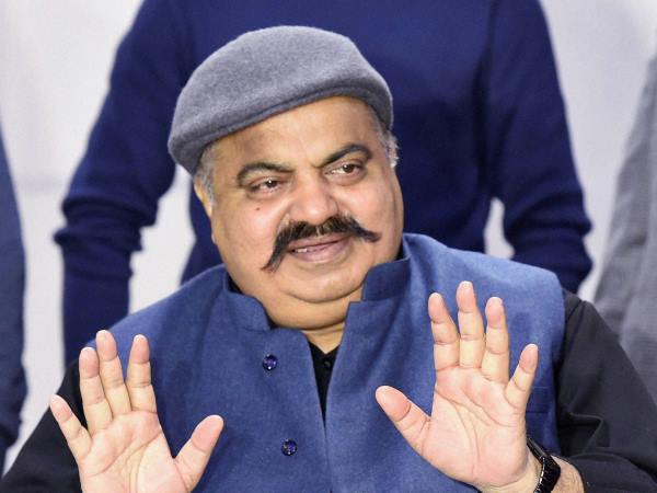 Prisoner escaped from police custody in allahabad Prisoner escaped from police custody in allahabad