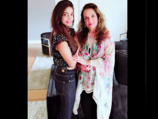 मुमताज की छोटी बेटी ने दिया जवाब