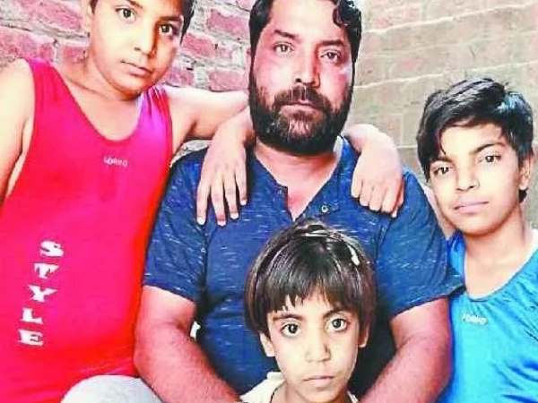 हसनपुर लुहारी गांव की रहने वाली हैं बच्चियां हसनपुर लुहारी गांव की रहने वाली हैं बच्चियां