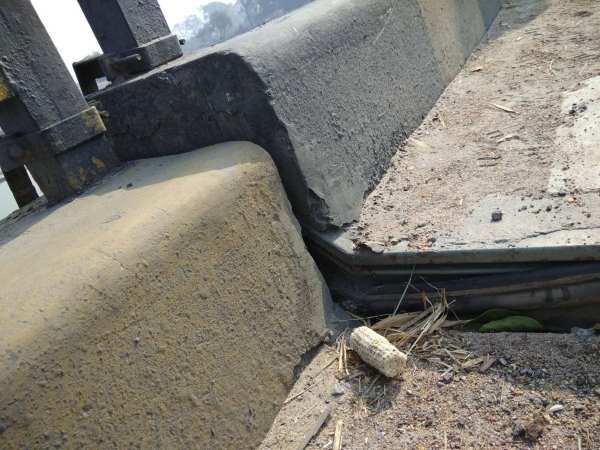 साल भर पहले भी दब गया था पुल का हिस्सा