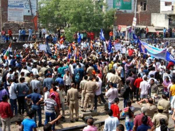 बंद को हलके में लेना पड़ा भारी, देखती रही पुलिस बंद को हलके में लेना पड़ा भारी, देखती रही पुलिस