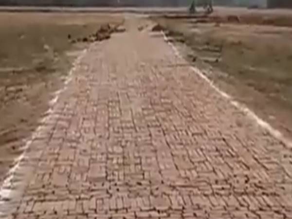 300 मीटर सड़क का निर्माण 300 मीटर सड़क का निर्माण