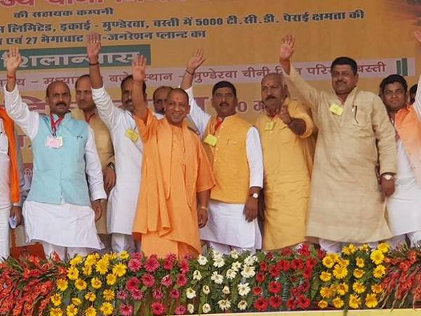 उत्तर प्रदेश: सीएम के कार्यक्रम के बाद चोरी हो गई सड़क उत्तर प्रदेश: सीएम के कार्यक्रम के बाद चोरी हो गई सड़क