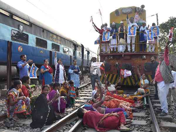 bharat bandh sc st protection act turn violent curfew firing