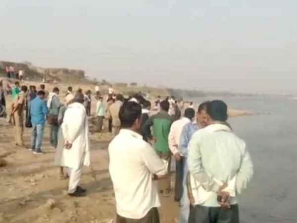 Three friends drown while bathing in the Ganges Three friends drown while bathing in the Ganges
