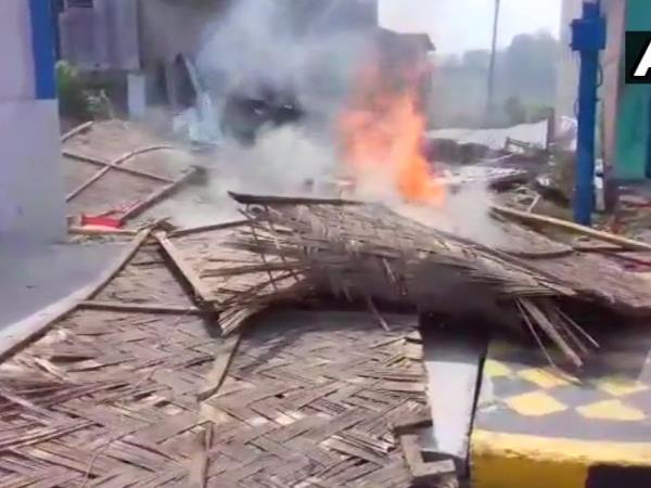 पश्चिम बंगाल में बीजेपी और टीएमसी कार्यकर्ता भिड़े