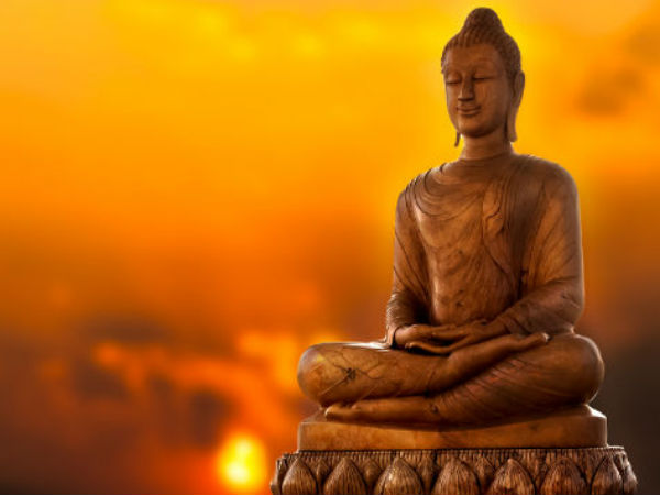 पूर्णिमा के दिन मिश्री डालकर खीर बनाएं 