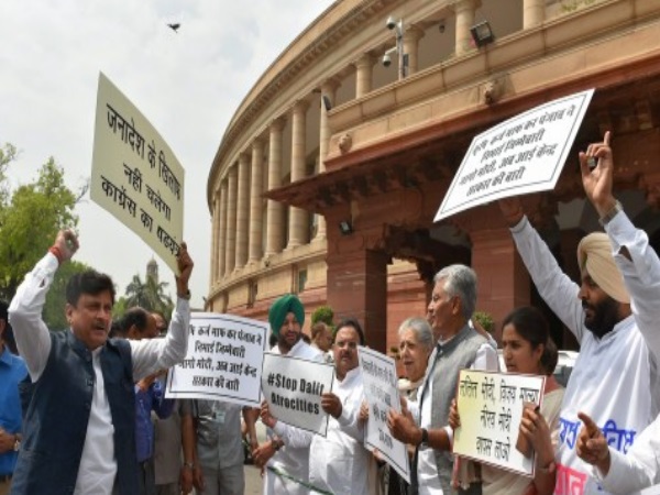 बुधवार को भी हुआ था हंगामा