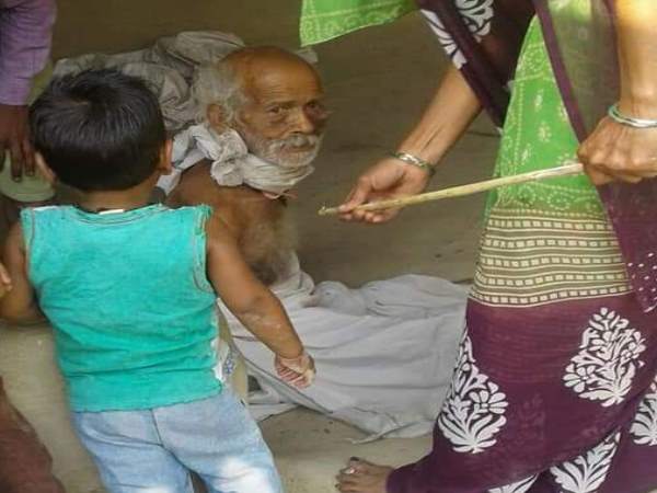 फोटो देख कर लोगों में रोष फोटो देख कर लोगों में रोष