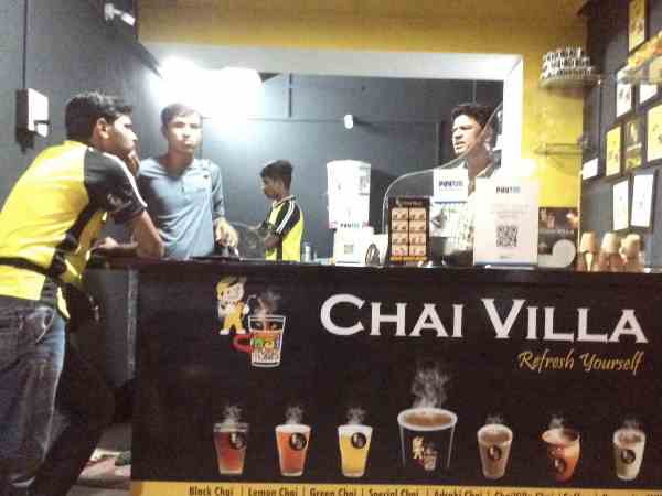 'अपने दिल की सुनते हुए चाय की दुकान खोल डाली'