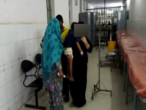 बच्चे की हालत देख परिजनों के उड़े होश बच्चे की हालत देख परिजनों के उड़े होश