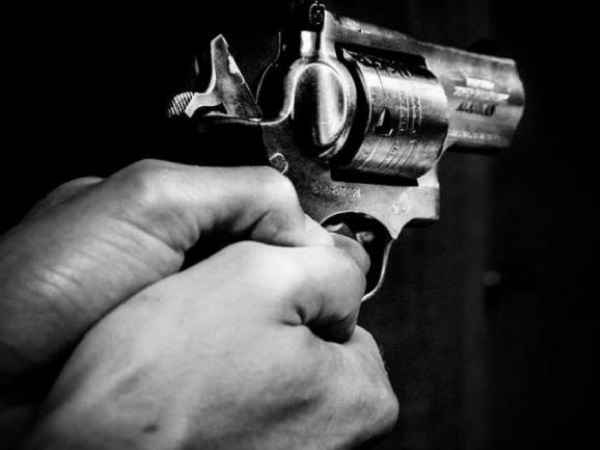 जसपाल ने कृपाण निकाल कर गुरजीत के गले पर वार कर दिया।