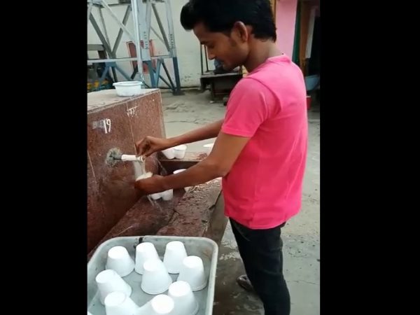 यात्रियों की सेहत के साथ खिलवाड़ यात्रियों की सेहत के साथ खिलवाड़