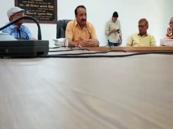 सोनिया के प्रतिनिधी केएल शर्मा से भी हो चुका है विवाद