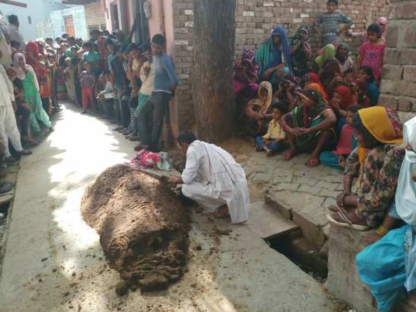 बुलंदशहर में अंधविश्वास का नजारा