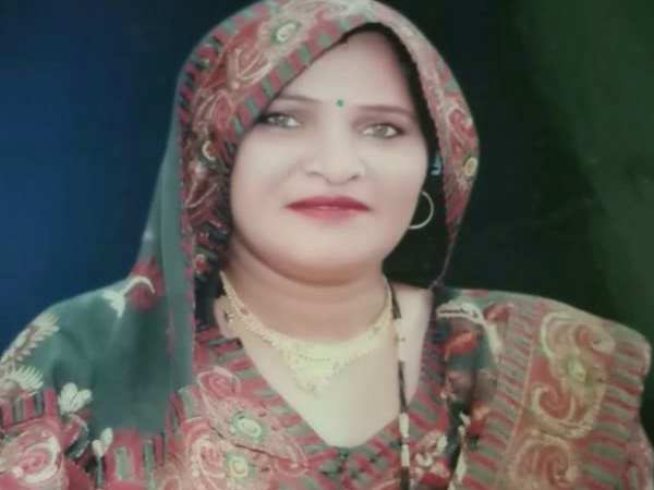 कई घंटे तक गोबर मं दबाए रखा