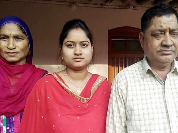 परिजनों के छलके आंसू