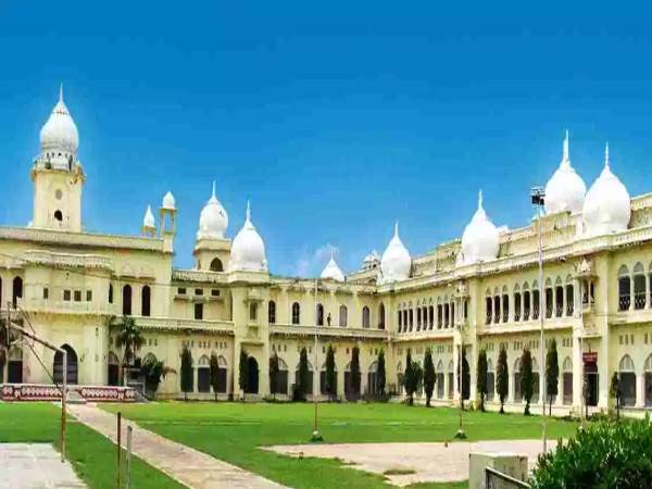 three boys entered into lucknow university girls hostel by jumping boundry