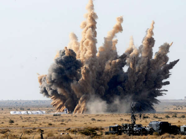 पाकिस्‍तान भी रख रहा है नजर