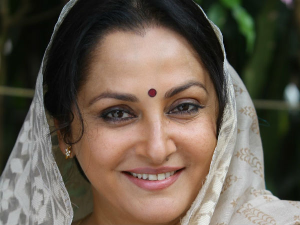 अखिलेश यादवने पार्टी से निकाला 